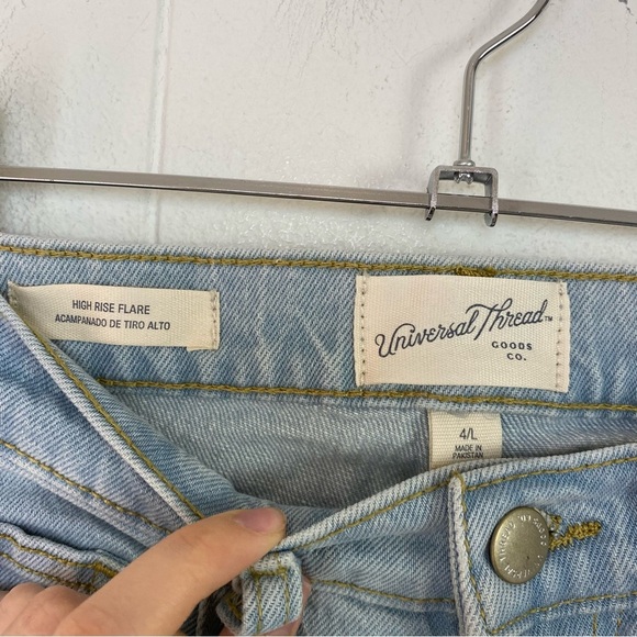 Universal Thread Women's 4 Tall Blue Light Wash Stretch High-Rise Flare Jeans - Picture 7 of 12